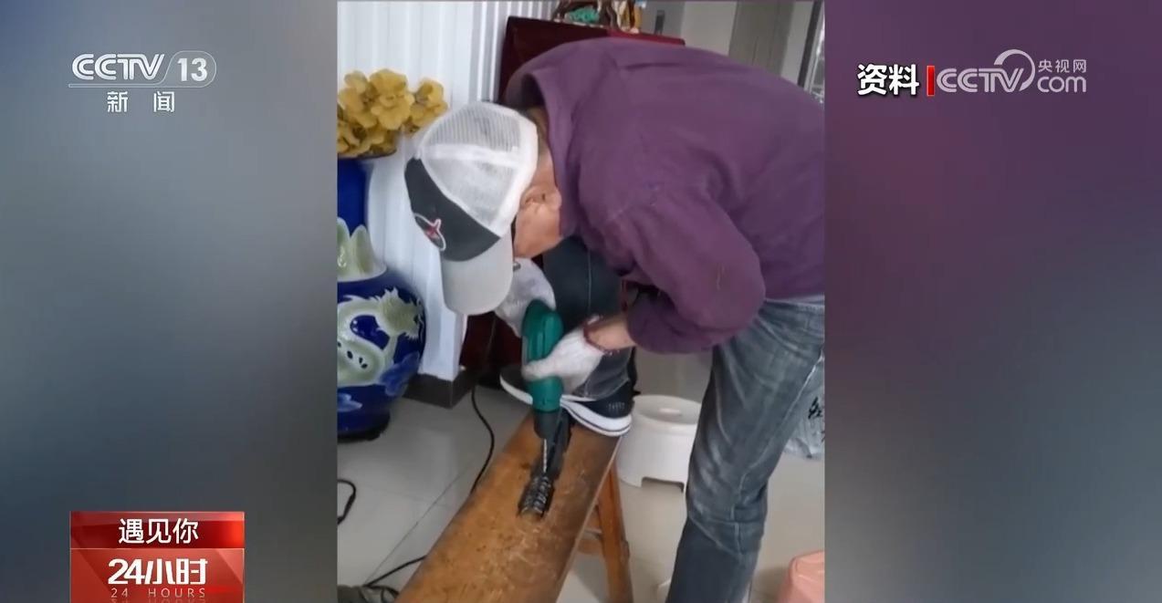 遇见你丨历时五年“手搓”爱的电梯 看77岁大爷的硬核浪漫 遇见你丨历时五年“手搓”爱的电梯 看77岁大爷的硬核浪漫