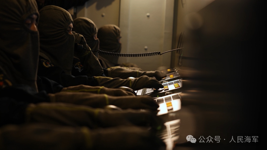 直击109、110“万吨大驱”首次训练现场