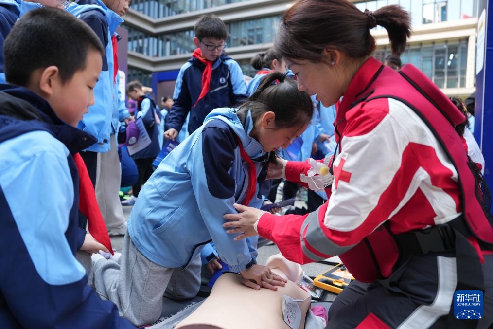 浙江杭州:安全主题教育 护航青春成长 浙江杭州:安全主题教育 护航青春成长