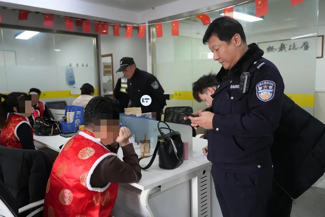 净化金融消费市场 守好群众钱袋子 上海警方严厉打击侵害金融消费者权益违法犯罪 净化金融消费市场 守好群众钱袋子 上海警方严厉打击侵害金融消费者权益违法犯罪