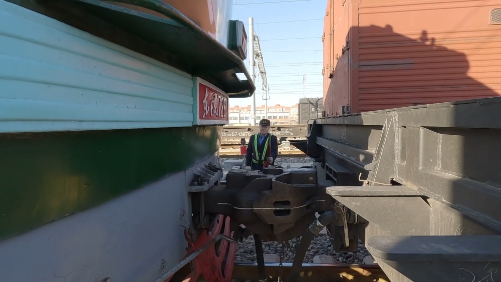 历经十载 霍尔果斯铁路口岸通行中欧班列超1.9万列 历经十载 霍尔果斯铁路口岸通行中欧班列超1.9万列