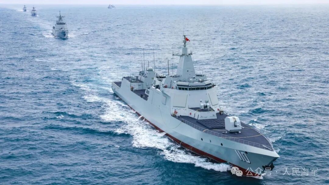 直击109、110“万吨大驱”首次训练现场