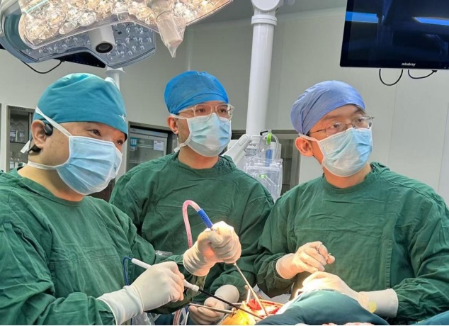 52岁男子咳嗽3个月老不好，到医院一查发现16cm巨型肿瘤