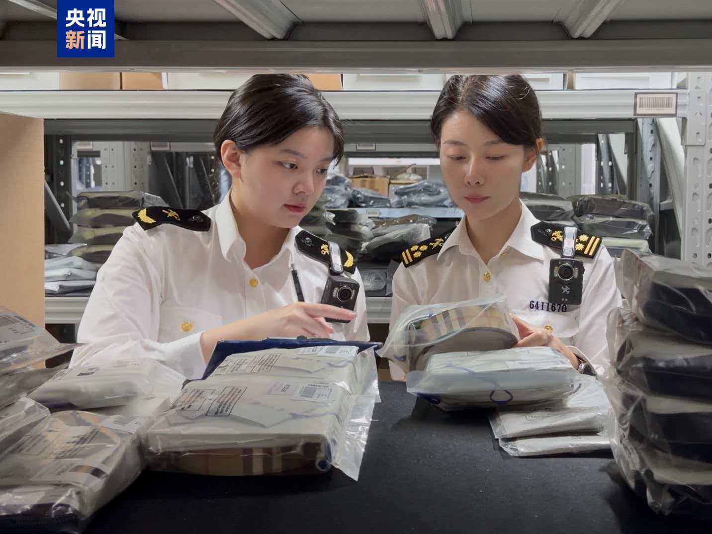 同比增长近40% 春运期间海南离岛免税购物金额近75亿元 同比增长近40% 春运期间海南离岛免税购物金额近75亿元