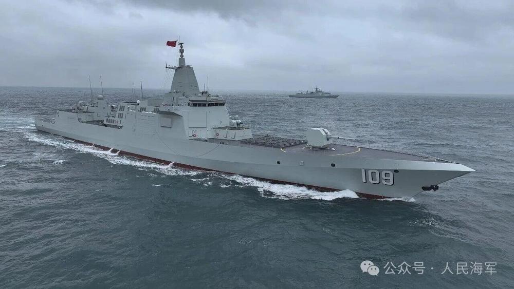 万吨大驱再添新成员 直击109、110首训现场