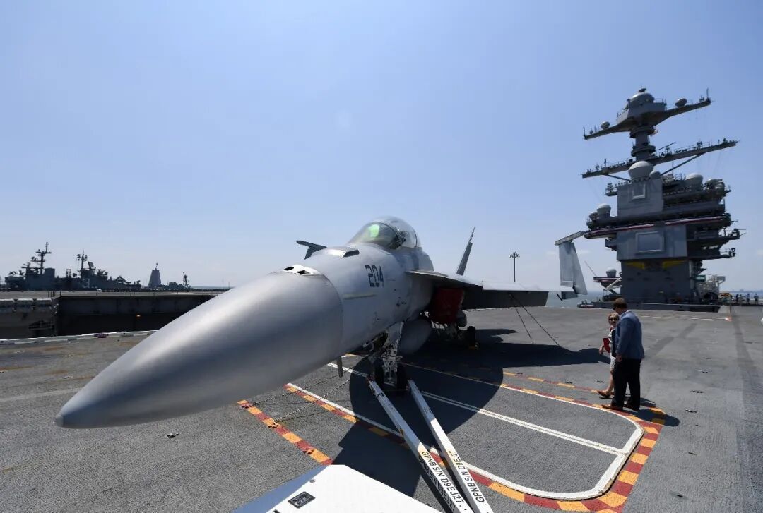 美军“福特”号航母起火原因找到了! 美军“福特”号航母起火原因找到了!