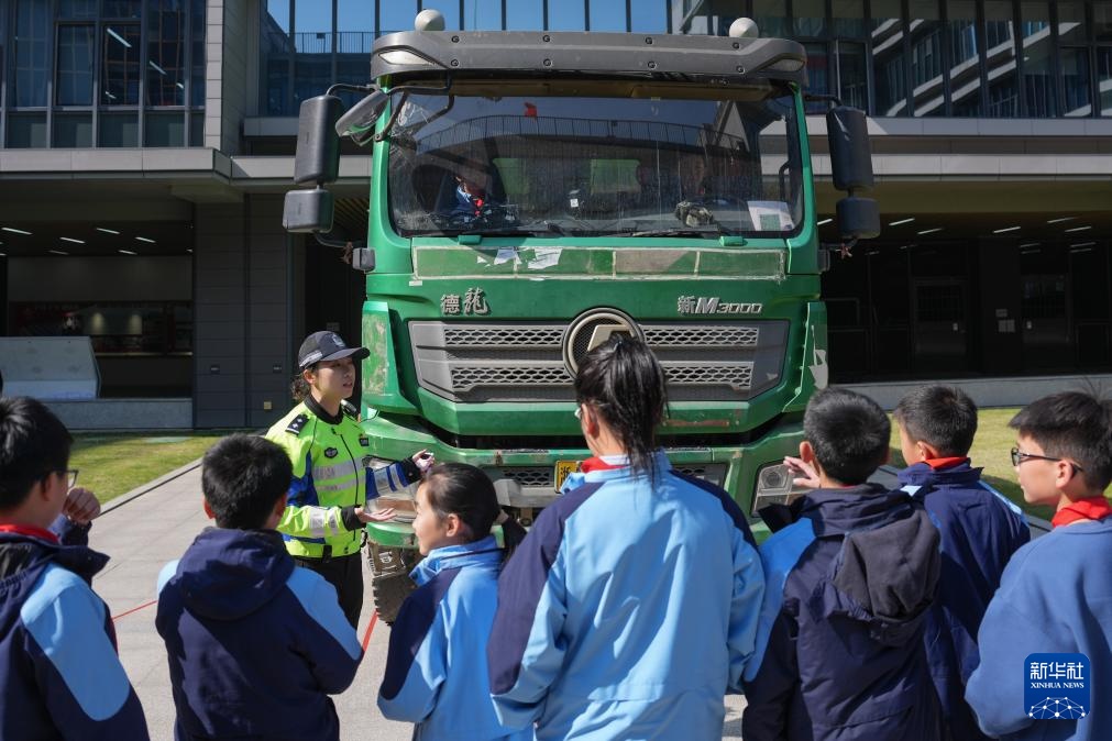 浙江杭州:安全主题教育 护航青春成长 浙江杭州:安全主题教育 护航青春成长