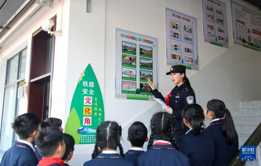 铁路“安全课” 平安伴你行 铁路“安全课” 平安伴你行