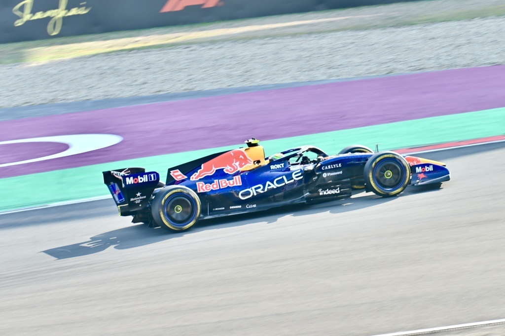 现场|F1中国大奖赛首日,全球车迷“进站”上海嘉定 现场|F1中国大奖赛首日,全球车迷“进站”上海嘉定