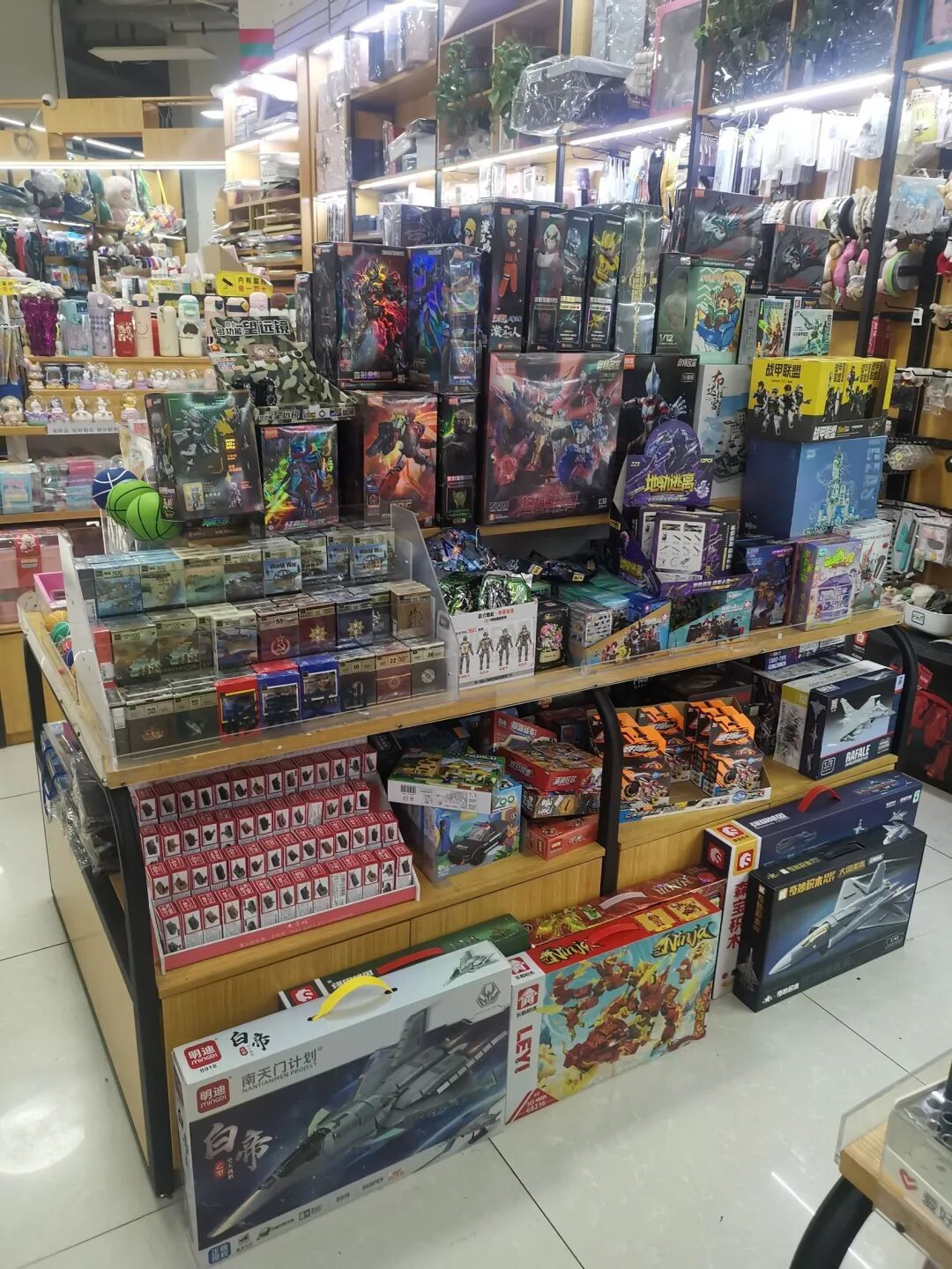 成都多家文具店随意向小学生售卖盲盒,利用“隐藏款”诱导高额消费?记者调查→ 成都多家文具店随意向小学生售卖盲盒,利用“隐藏款”诱导高额消费?记者调查→