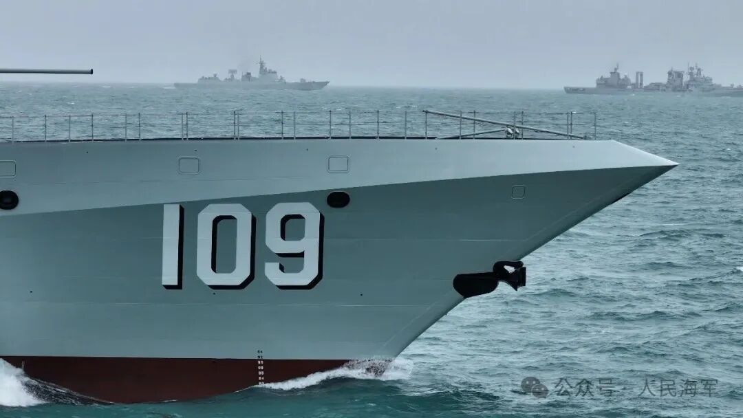 直击109、110“万吨大驱”首次训练现场
