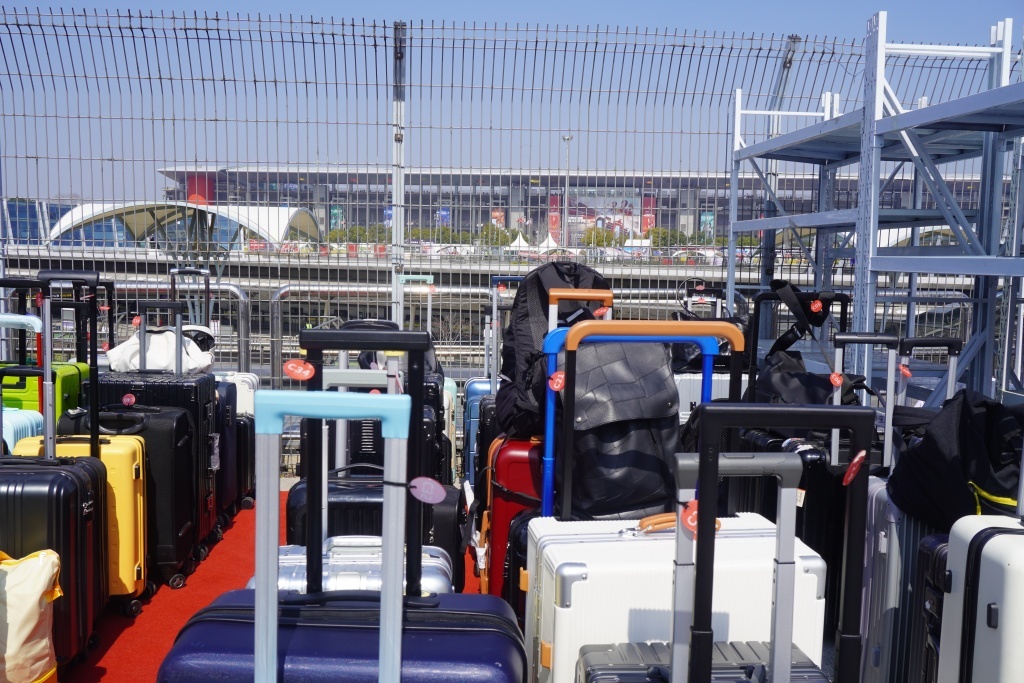 现场|F1中国大奖赛首日,全球车迷“进站”上海嘉定 现场|F1中国大奖赛首日,全球车迷“进站”上海嘉定