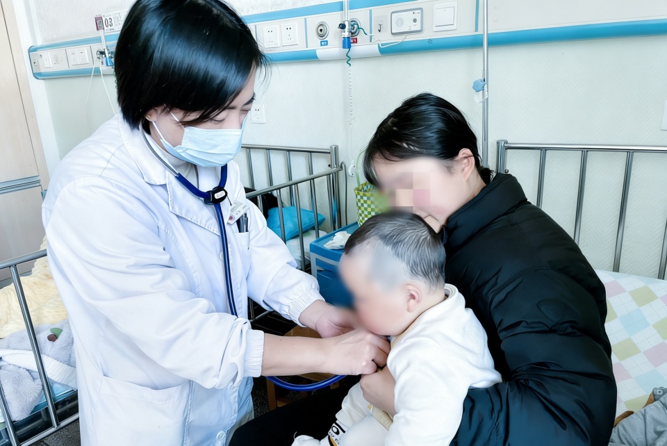 呼吸道合胞病毒进入春季高发,0至4岁婴幼儿易“中招”,医生提醒 呼吸道合胞病毒进入春季高发,0至4岁婴幼儿易“中招”,医生提醒