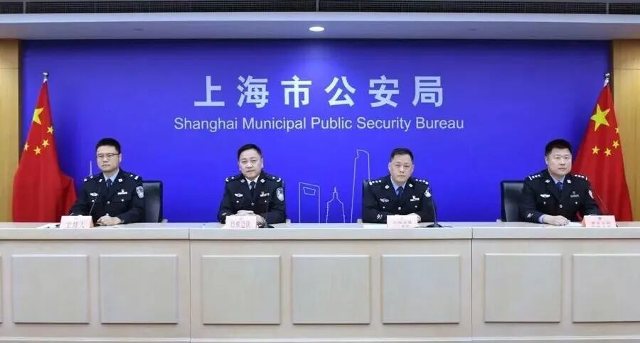 “江浙沪一日游”只要19.9元?某公司组织800多名老人乘坐大巴旅游,警方侦查发现…… “江浙沪一日游”只要19.9元?某公司组织800多名老人乘坐大巴旅游,警方侦查发现……