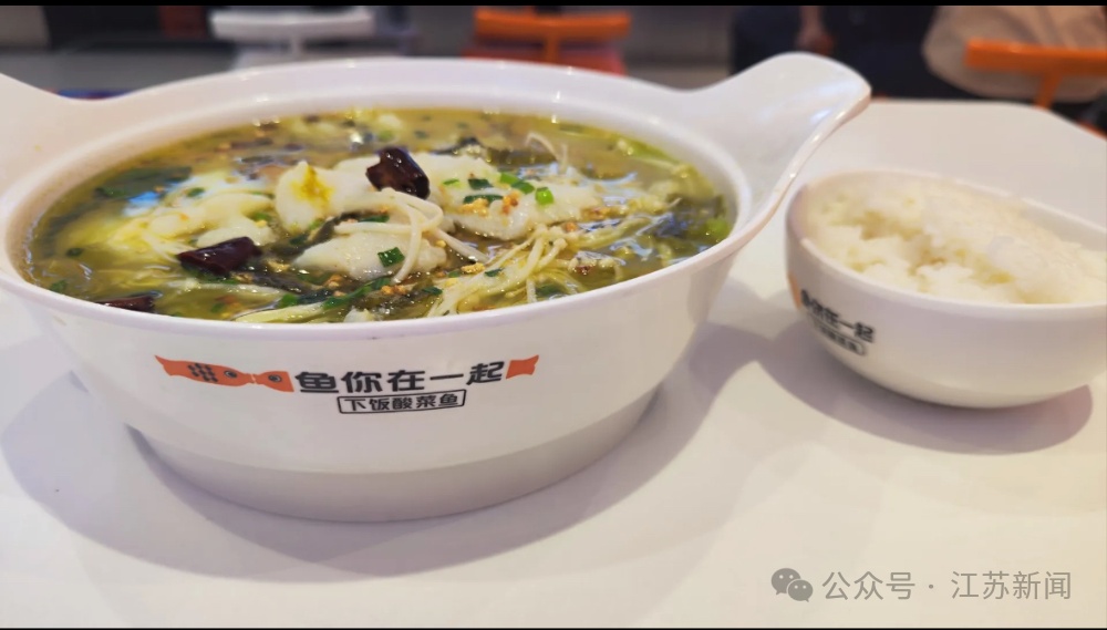 顾客气笑了!知名餐饮连锁给菜盆穿上“内增高”,网友:套路不得人心 顾客气笑了!知名餐饮连锁给菜盆穿上“内增高”,网友:套路不得人心