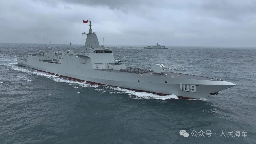 直击109、110“万吨大驱”首次训练现场