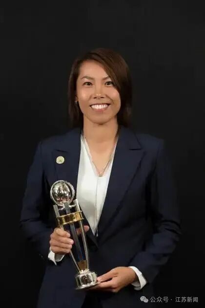 苏州队主教练官宣:“亚洲足坛第一女教练”陈婉婷!毕业于香港中文大学,是全球首位带领男子职业球队夺得顶级联赛冠军的女性主教练 苏州队主教练官宣:“亚洲足坛第一女教练”陈婉婷!毕业于香港中文大学,是全球首位带领男子职业球队夺得顶级联赛冠军的女性主教练