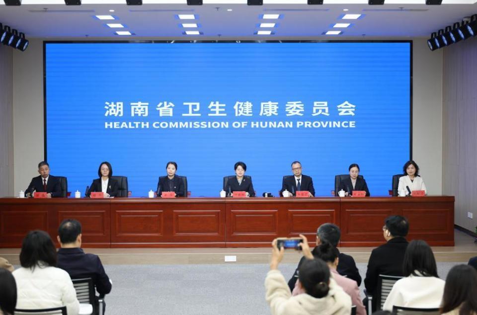 湖南全面推进适龄女孩HPV疫苗免费接种,专家呼吁:抓住13岁“黄金接种期” 湖南全面推进适龄女孩HPV疫苗免费接种,专家呼吁:抓住13岁“黄金接种期”