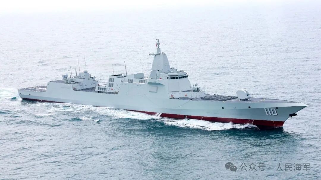 直击109、110“万吨大驱”首次训练现场