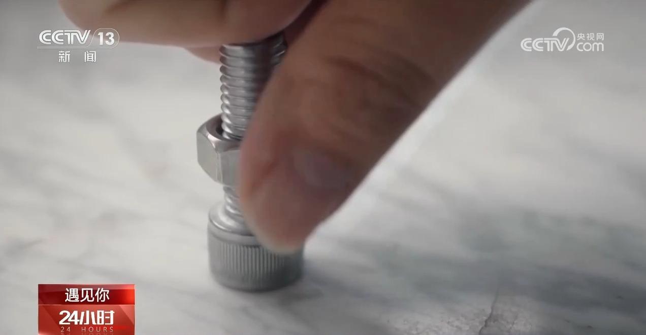 遇见你丨历时五年“手搓”爱的电梯 看77岁大爷的硬核浪漫 遇见你丨历时五年“手搓”爱的电梯 看77岁大爷的硬核浪漫