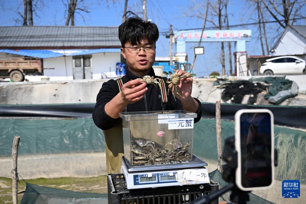 “90后”新农人的水上春耕季 “90后”新农人的水上春耕季