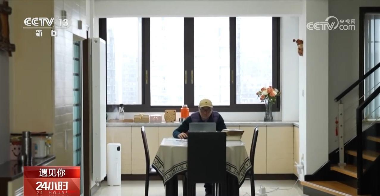 遇见你丨历时五年“手搓”爱的电梯 看77岁大爷的硬核浪漫 遇见你丨历时五年“手搓”爱的电梯 看77岁大爷的硬核浪漫