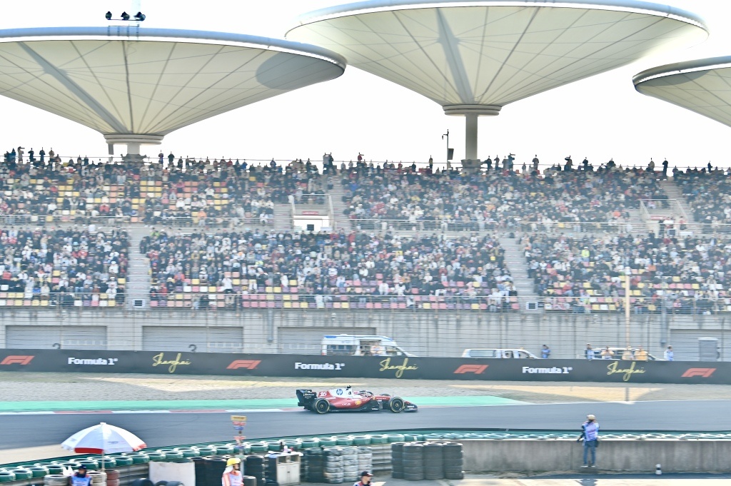 现场|F1中国大奖赛首日,全球车迷“进站”上海嘉定 现场|F1中国大奖赛首日,全球车迷“进站”上海嘉定