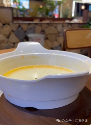 顾客气笑了!知名餐饮连锁给菜盆穿上“内增高”,网友:套路不得人心 顾客气笑了!知名餐饮连锁给菜盆穿上“内增高”,网友:套路不得人心