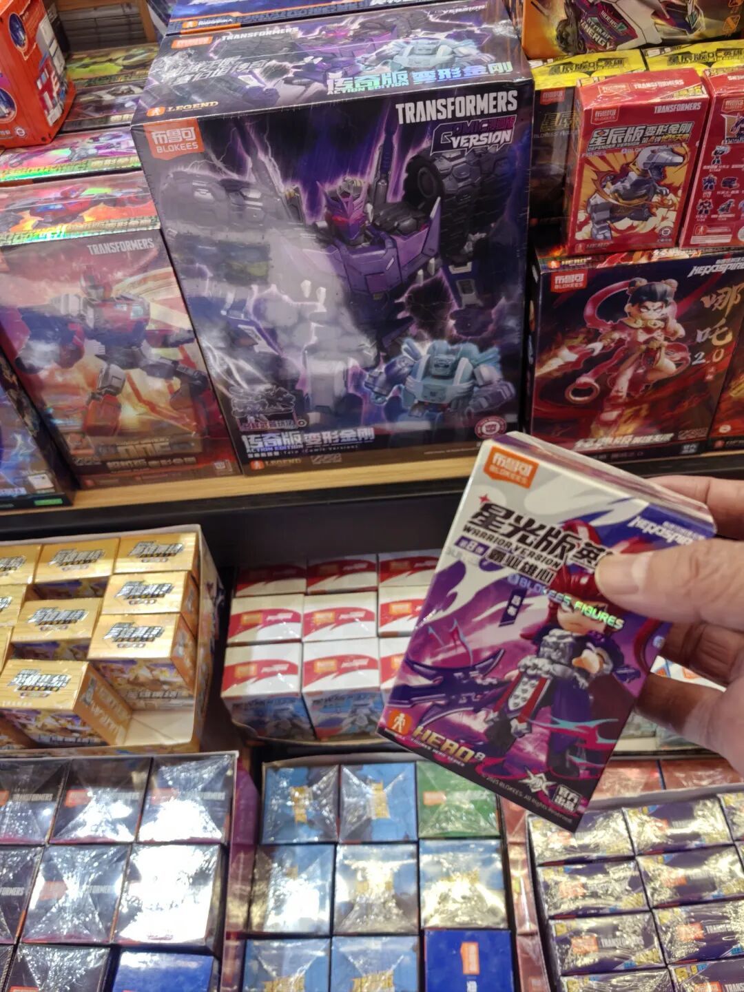 成都多家文具店随意向小学生售卖盲盒,利用“隐藏款”诱导高额消费?记者调查→ 成都多家文具店随意向小学生售卖盲盒,利用“隐藏款”诱导高额消费?记者调查→