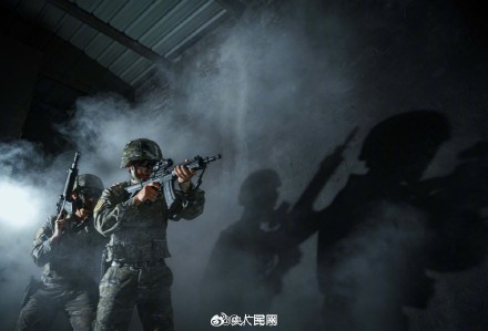 武警实战训练硬核大片