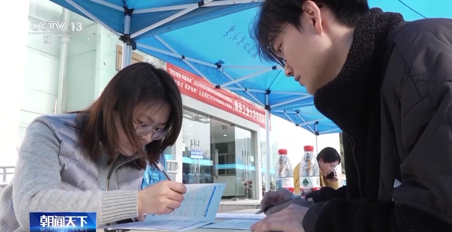 全国多地春招进高校 前沿科技领域人才受欢迎 全国多地春招进高校 前沿科技领域人才受欢迎