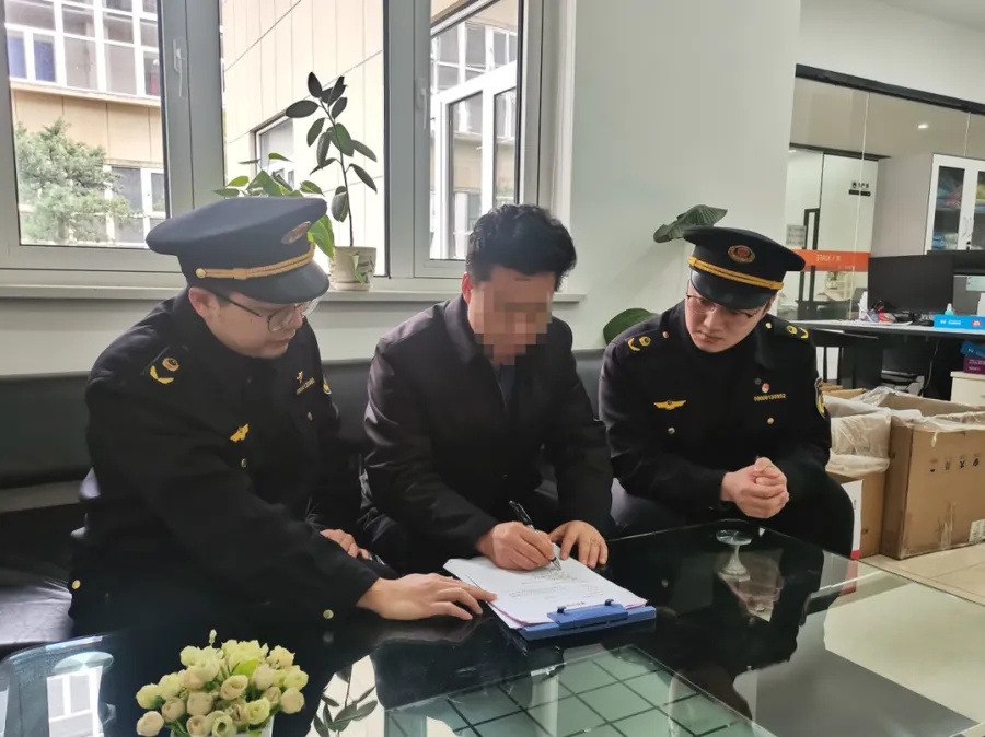 机顶盒一天“躺赚”两元?一场所谓“财富晚宴”,邀请400多位老人参加...... 机顶盒一天“躺赚”两元?一场所谓“财富晚宴”,邀请400多位老人参加......