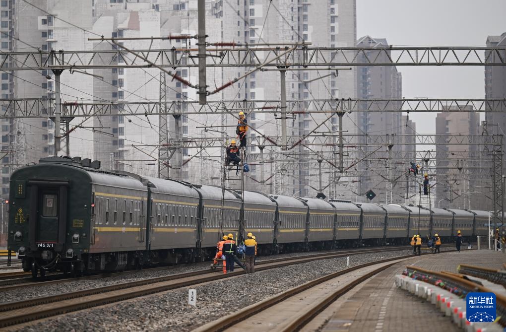 接触网集中修 保障铁路运输