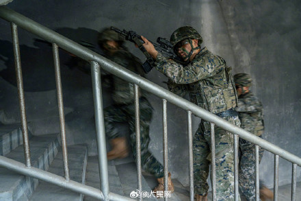 武警实战训练硬核大片