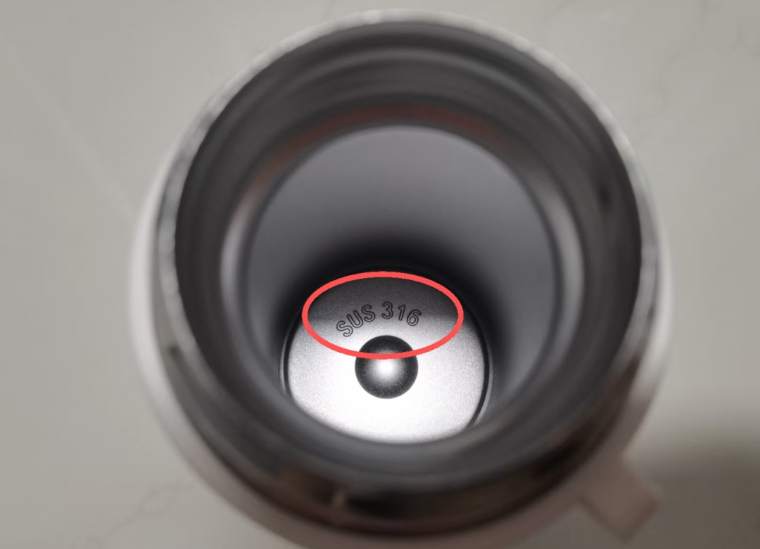 这6种杯子不能拿来装开水,小心热水变“毒水” 这6种杯子不能拿来装开水,小心热水变“毒水”