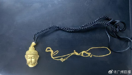 小偷谎称将金项链丢弃至垃圾站,民警顶着异味耐心翻找“挖”出真相 小偷谎称将金项链丢弃至垃圾站,民警顶着异味耐心翻找“挖”出真相