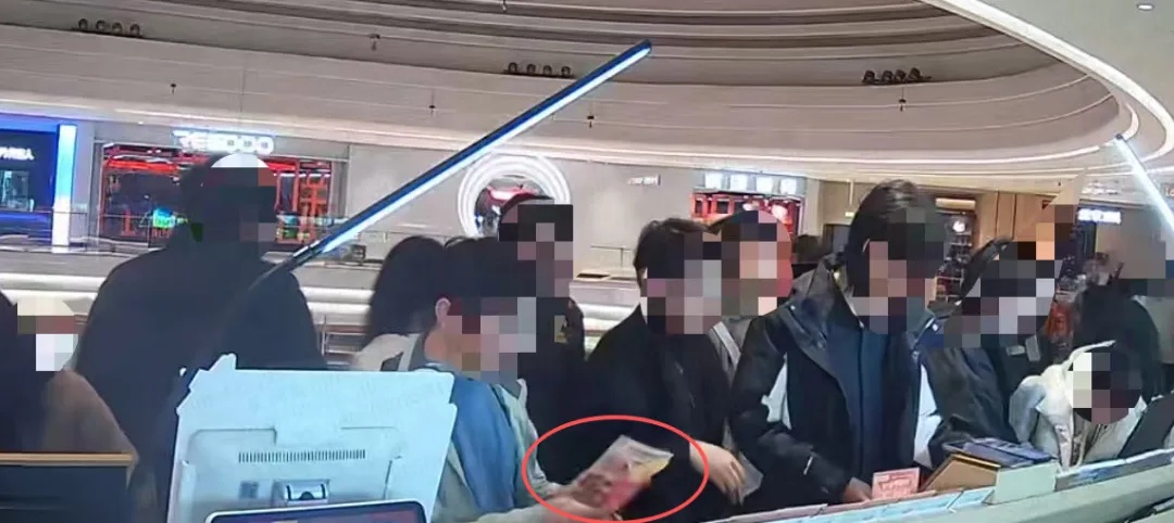 男子看他人老是中奖也想碰运气,连偷10张刮刮乐只刮出80元!第二天被抓获 男子看他人老是中奖也想碰运气,连偷10张刮刮乐只刮出80元!第二天被抓获