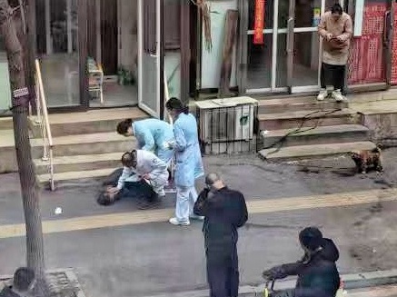 全力抢救!医护人员用“义无反顾”陪他走完最后一程 全力抢救!医护人员用“义无反顾”陪他走完最后一程