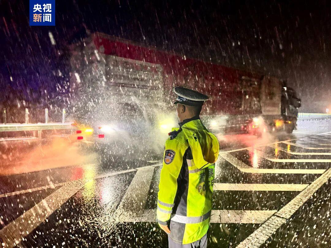 受降雪及路面结冰影响 甘肃这些高速临时交通管制或分流 受降雪及路面结冰影响 甘肃这些高速临时交通管制或分流