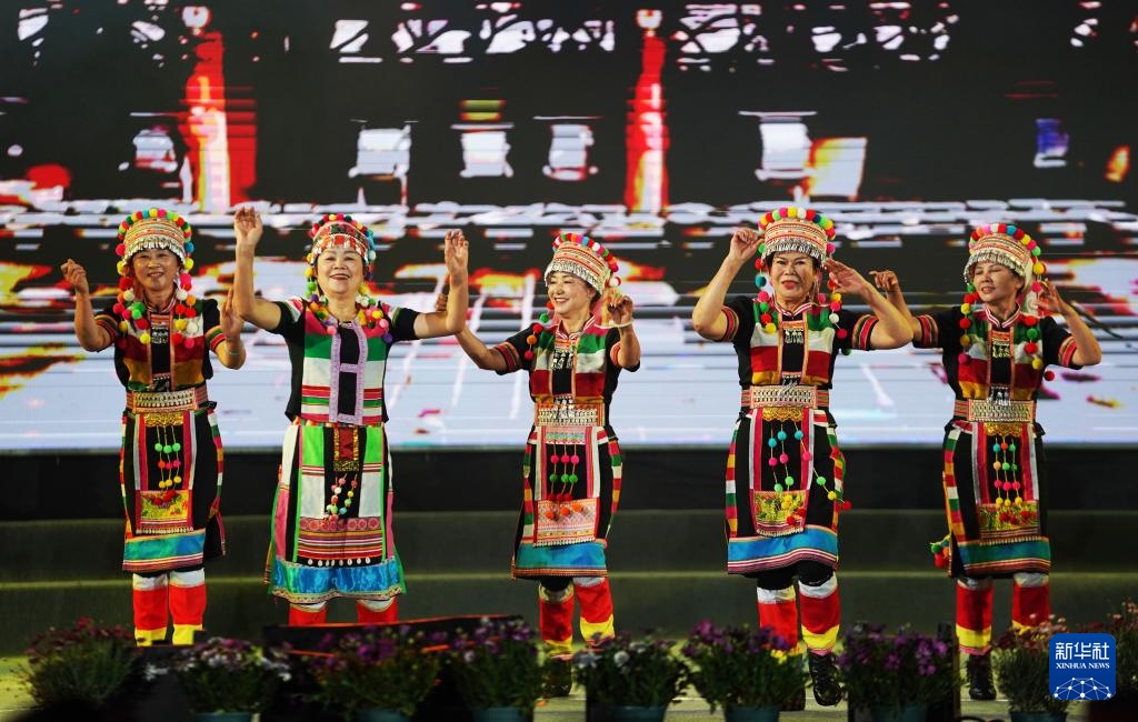 云南盈江:目瑙纵歌共起舞 云南盈江:目瑙纵歌共起舞