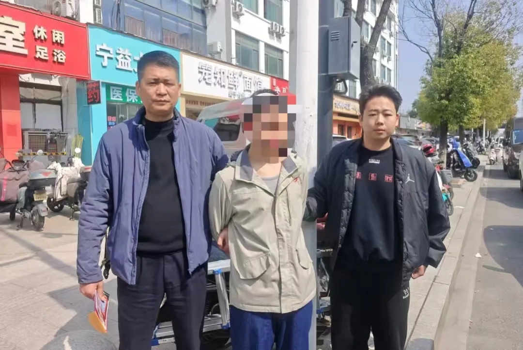 男子看他人老是中奖也想碰运气,连偷10张刮刮乐只刮出80元!第二天被抓获 男子看他人老是中奖也想碰运气,连偷10张刮刮乐只刮出80元!第二天被抓获