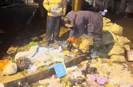 小偷谎称将金项链丢弃至垃圾站,民警顶着异味耐心翻找“挖”出真相 小偷谎称将金项链丢弃至垃圾站,民警顶着异味耐心翻找“挖”出真相