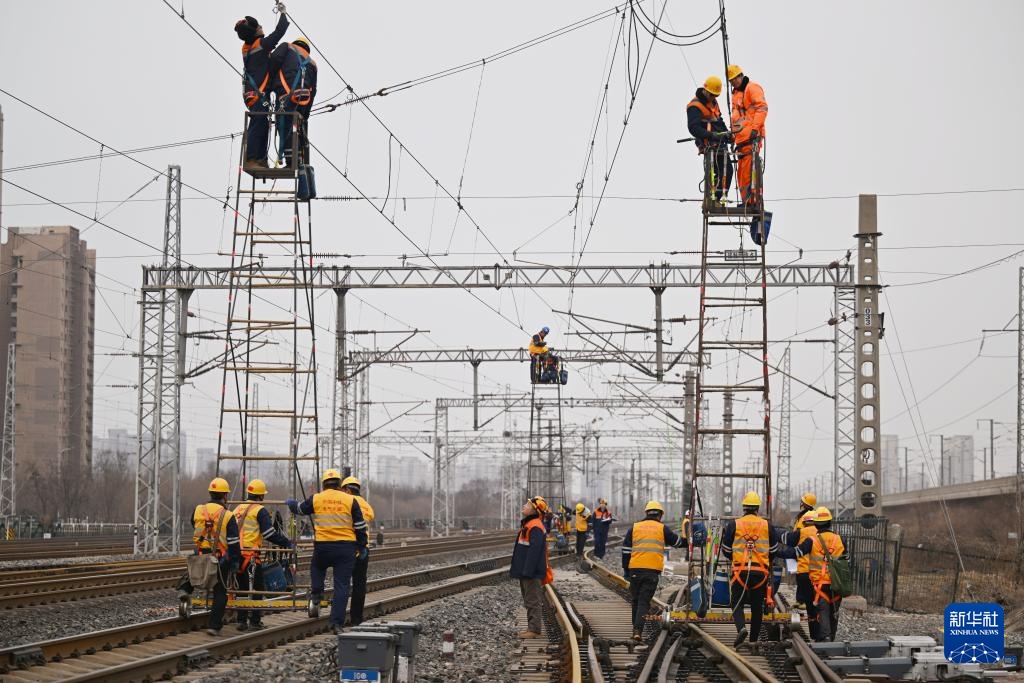 接触网集中修 保障铁路运输