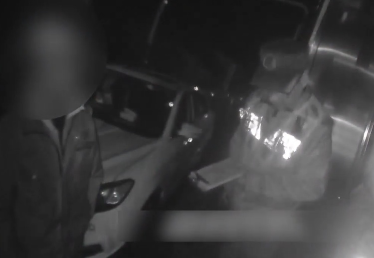 奇葩！上海一车主认为"进服务区"就是"出高速"，大闹收费站！