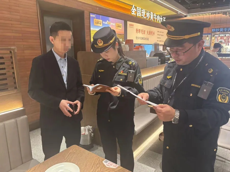 机顶盒一天“躺赚”两元?一场所谓“财富晚宴”,邀请400多位老人参加...... 机顶盒一天“躺赚”两元?一场所谓“财富晚宴”,邀请400多位老人参加......