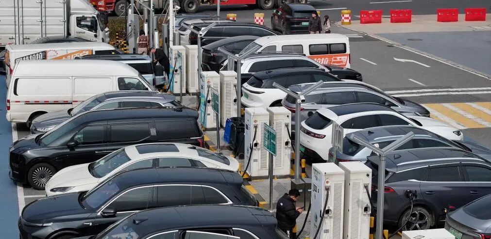 94亿人次的奔赴：春运里的中国温度与发展力量