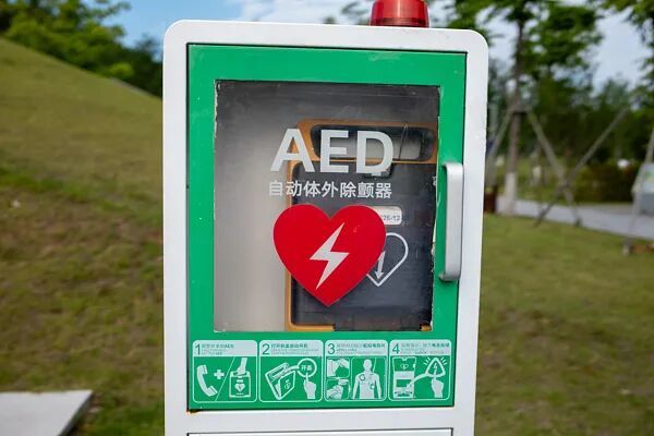 路边保时捷被陌生人砸坏!车主却说“砸就砸吧”,背后原因…… 路边保时捷被陌生人砸坏!车主却说“砸就砸吧”,背后原因……