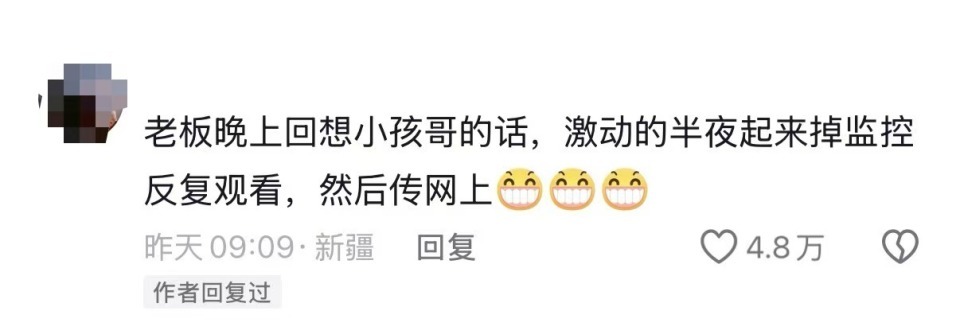 男孩吃完粉后向老板竖拇指称赞好吃，老板：疲惫被治愈，网友评：小孩哥一定经常被表扬