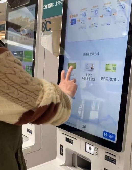 长沙29岁小伙回应“陪诊日入千元”:收入并不固定,少的时候两三百元 长沙29岁小伙回应“陪诊日入千元”:收入并不固定,少的时候两三百元