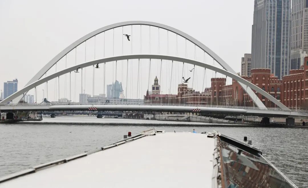 泛舟海河 满城春色